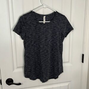 Lululemon Curve Hem Grey/Black Top Size 6
